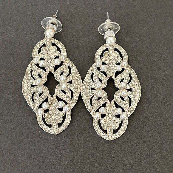 Unbranded Jewelry - Vintage Style Silver Tone & Faux Pearl Chandelier Earrings